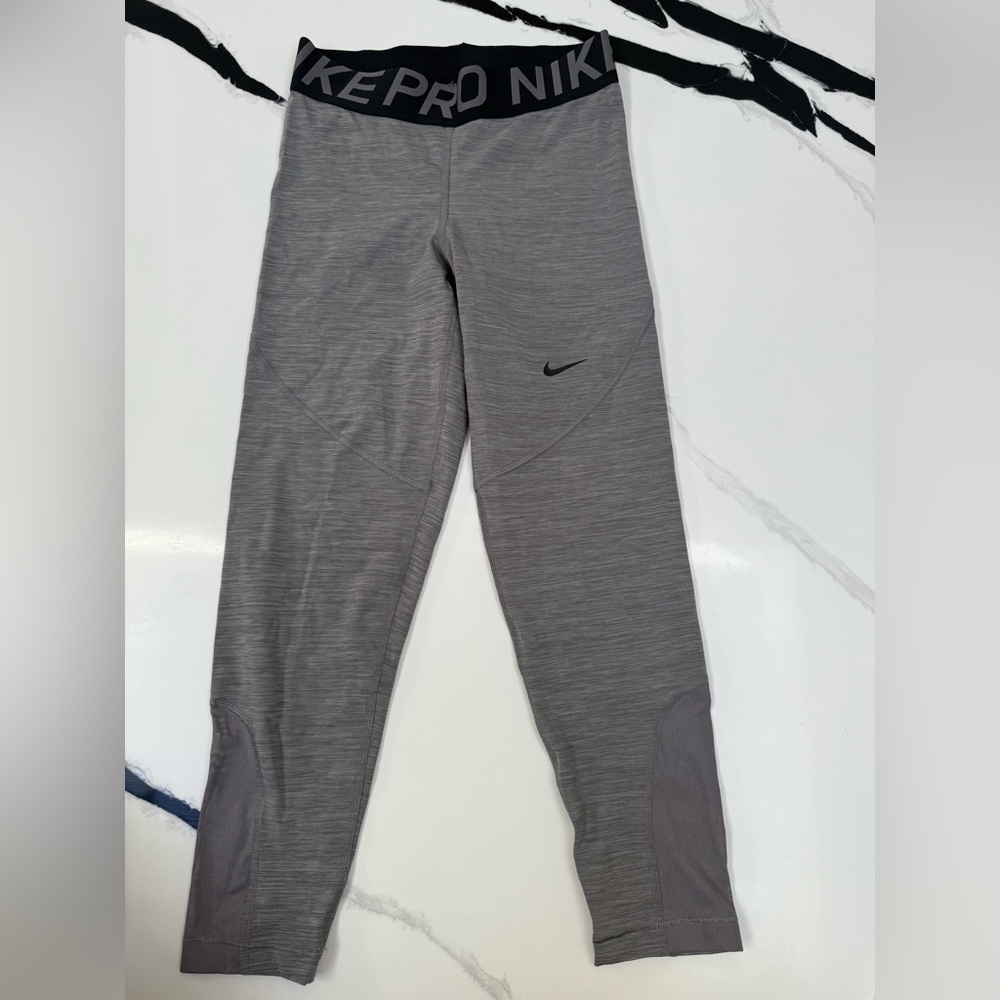 NWOT Women’s Nike Pro Women’s Dri-Fit Gray Leggings with Mesh Detail